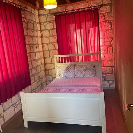 Villa Gizlibahcekabakoz *
