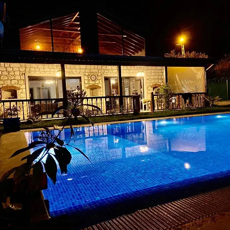 Villa Gizlibahcekabakoz *
